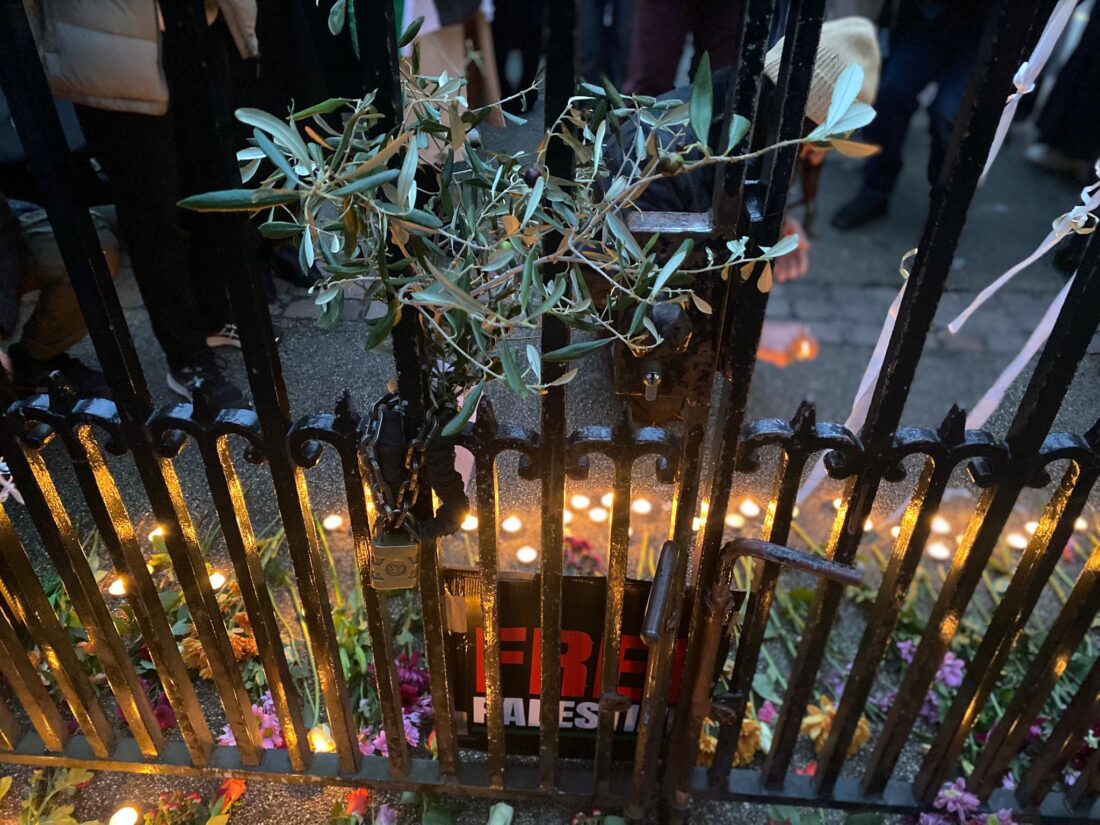 Around hundred attend vigil for UCL alumni killed by Israel